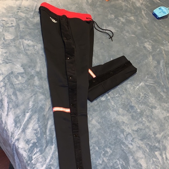 New PUMA - Picture 3 of 7